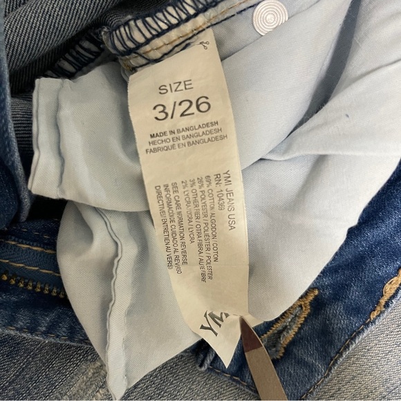 YMI Flare Jeans Women’s 3/26 Medium Wash Denim Back Flap Button Pockets - Picture 12 of 16
